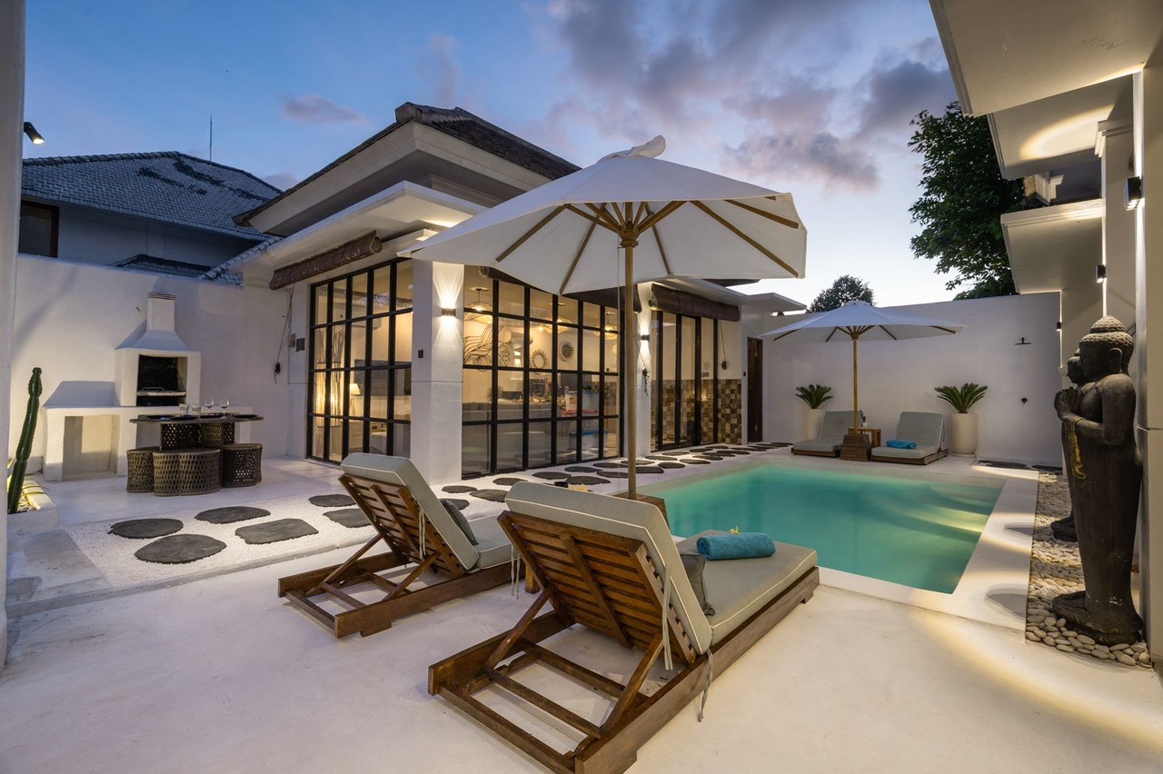 2BR Villa Luxury Renovated Padonan in Padonan