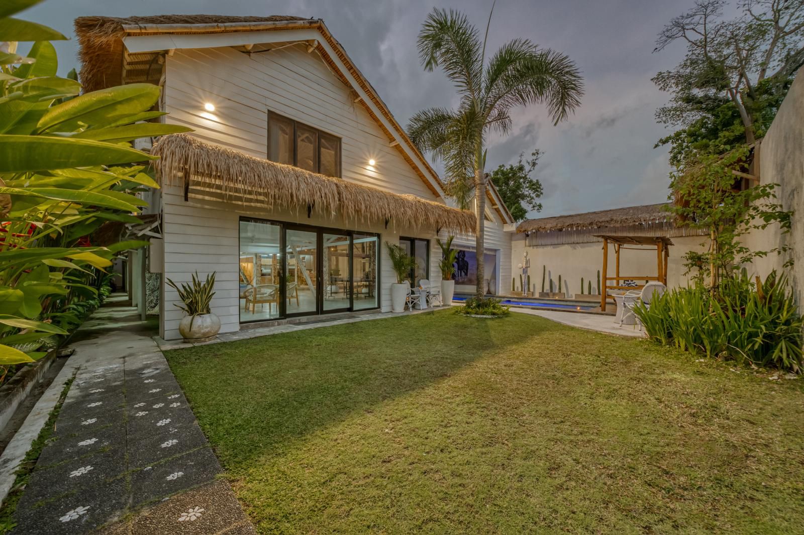 4BR Villa Modern–tropical — photo 6